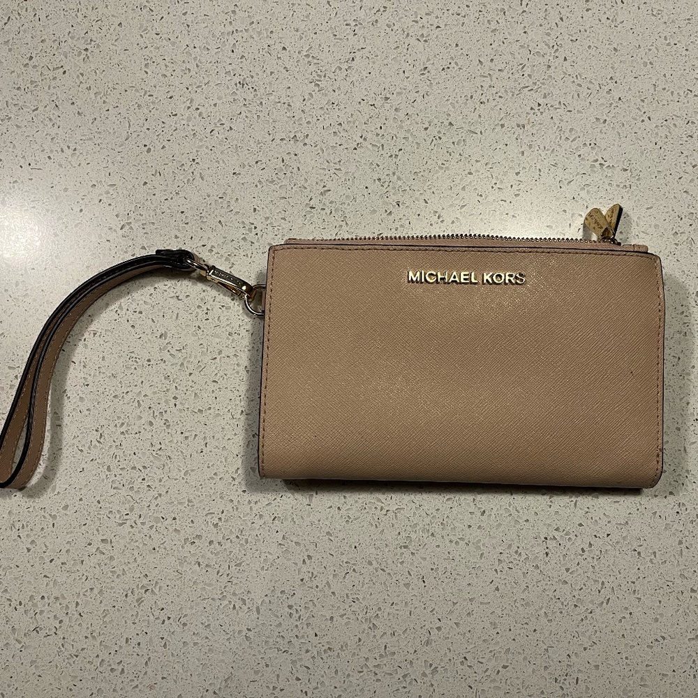 Michael Kors Adele Leather Smartphone Wallet in Soft Pink